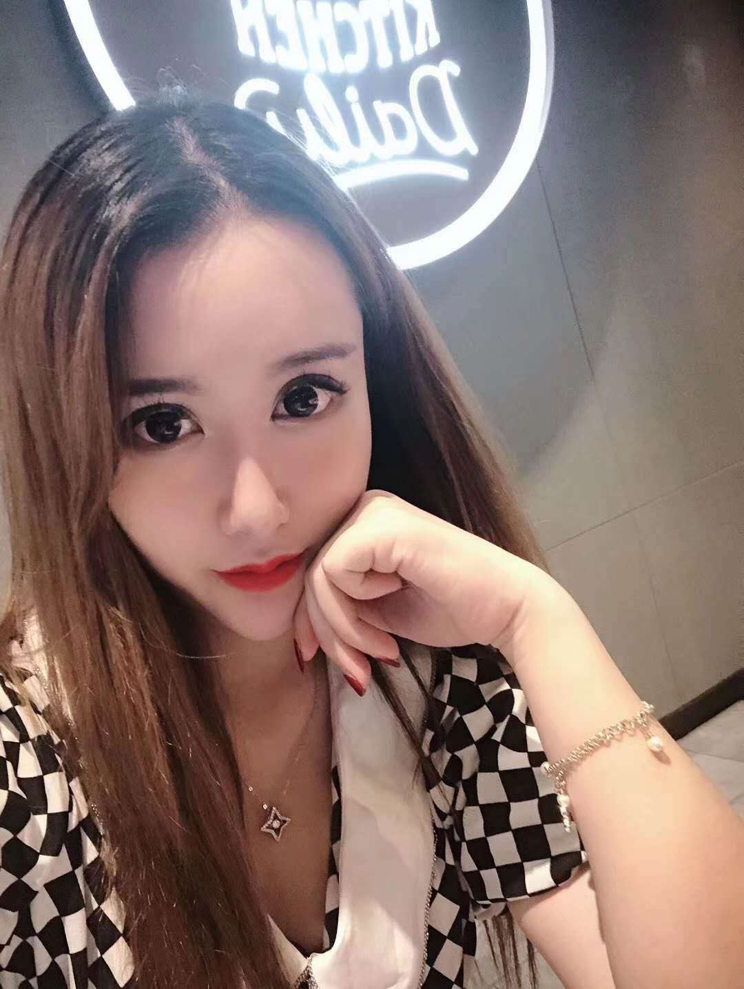 网络主播兼职妹桃子 气质很好