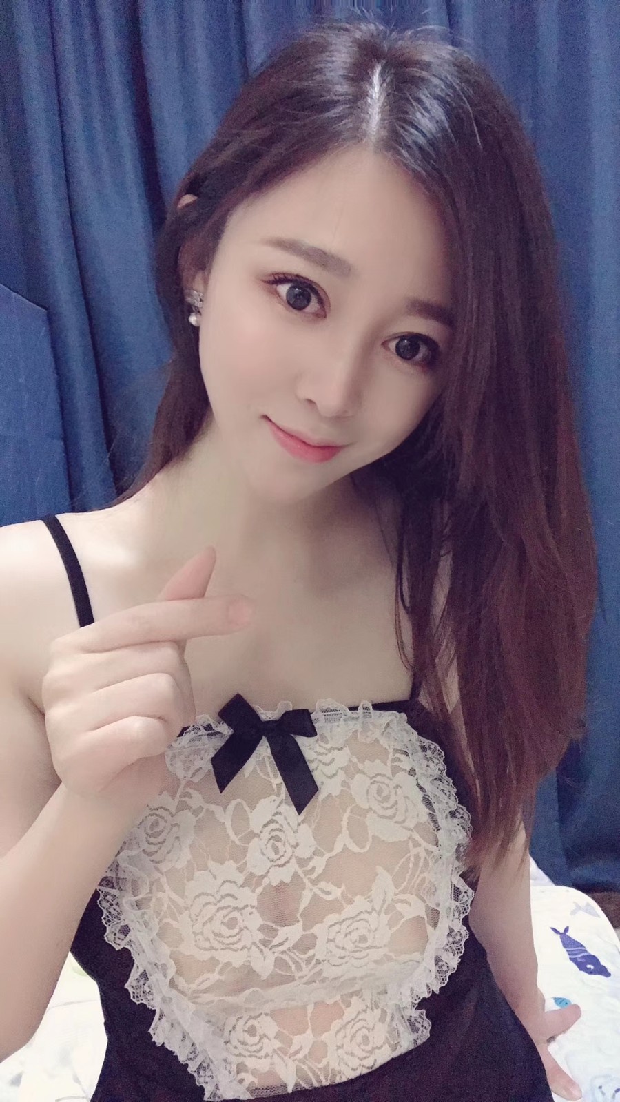 月怒艹三个极品，很不错